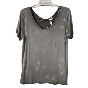 Cable & Gauge Double V-Neck Top Faded Gray With Star Print Short Sleeve Size L
